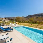 Margarita Villa *